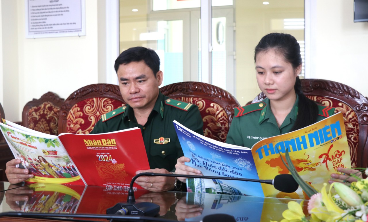 Tặng báo xuân cho các đồn biên phòng ở Phú Yên- Ảnh 1. Tặng báo xuân cho các đồn biên phòng ở Phú Yên- Ảnh 1.