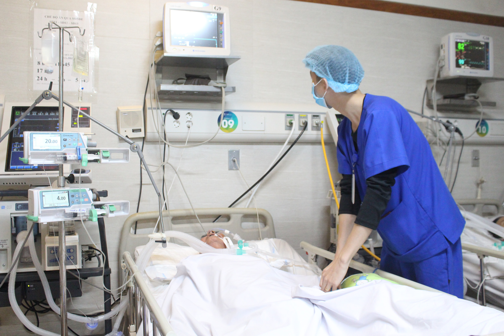 Người cao tuổi đột quỵ được chăm sóc tại Bệnh viện Lão khoa trung ương - Ảnh: DƯƠNG LIỄU Người cao tuổi đột quỵ được chăm sóc tại Bệnh viện Lão khoa trung ương - Ảnh: DƯƠNG LIỄU