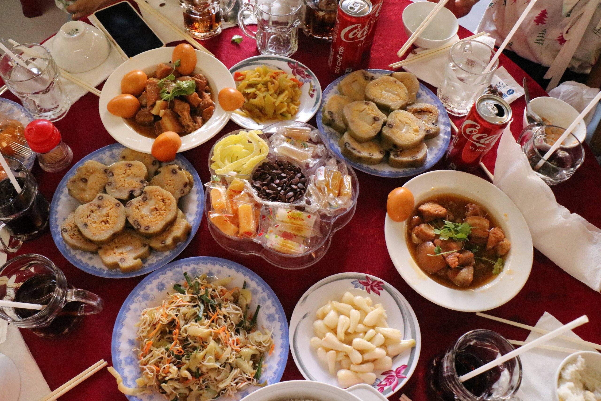 Tiệc tân niên động viên công nhân khó khăn, không có điều kiện về quê ăn tết- Ảnh 1. Tiệc tân niên động viên công nhân khó khăn, không có điều kiện về quê ăn tết- Ảnh 1.