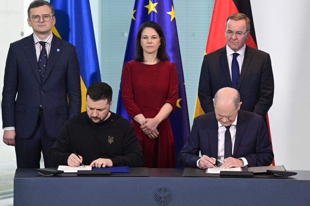 Tổng thống Ukraine ký kết thỏa thuận an ninh lịch sử với Đức, Pháp- Ảnh 1. Tổng thống Ukraine ký kết thỏa thuận an ninh lịch sử với Đức, Pháp- Ảnh 1.
