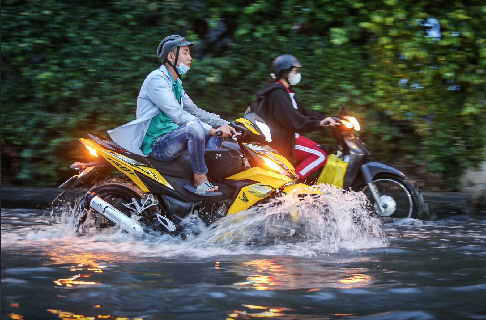 Triều cường cao vào chiều tối, người dân TP.HCM du xuân cần chú ý- Ảnh 1. Triều cường cao vào chiều tối, người dân TP.HCM du xuân cần chú ý- Ảnh 1.