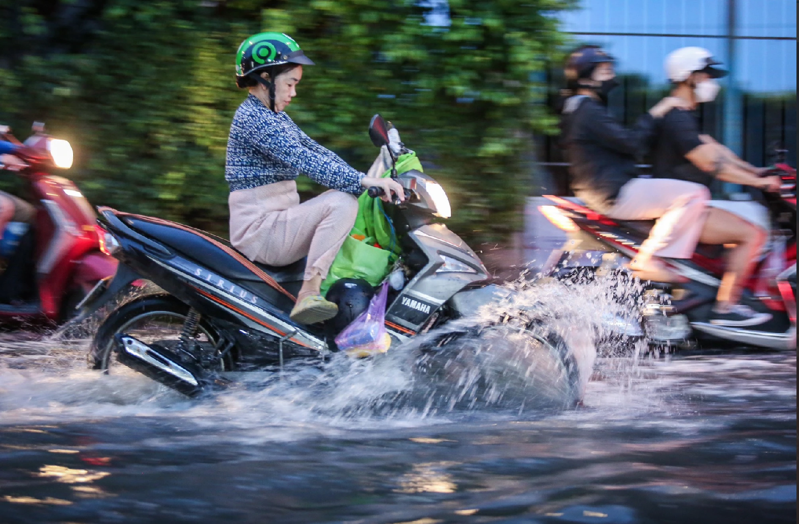 Người dân TP.HCM du xuân lưu ý: Triều cường vượt báo động 3, tiếp tục tăng- Ảnh 1. Người dân TP.HCM du xuân lưu ý: Triều cường vượt báo động 3, tiếp tục tăng- Ảnh 1.