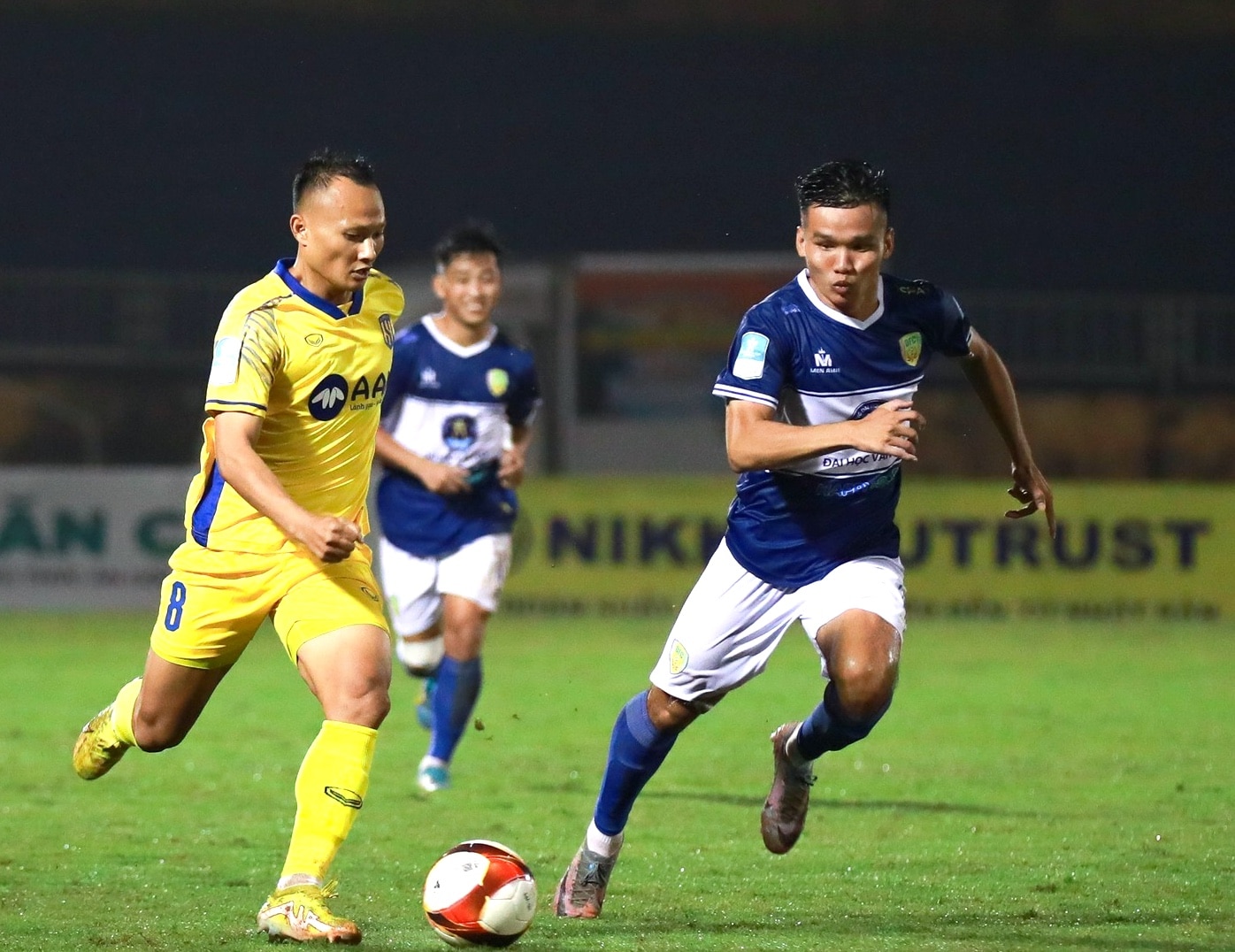 Trong Hoang in the match against the Australian team in the 2022 World Cup qualifiers
