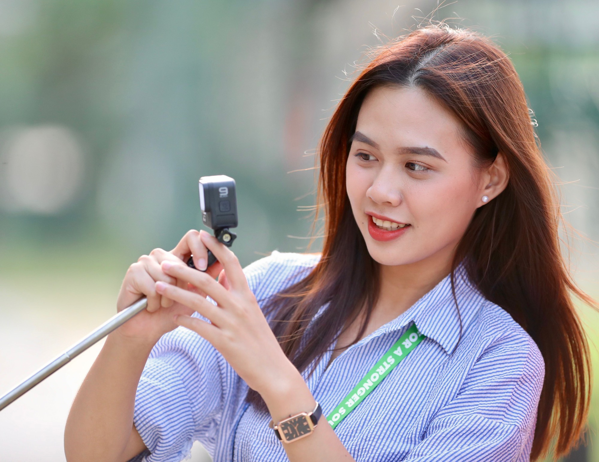Từ hoa khôi trường sư phạm đến quán quân Én vàng 2023 - Ảnh 2. Từ hoa khôi trường sư phạm đến quán quân Én vàng 2023 - Ảnh 2.