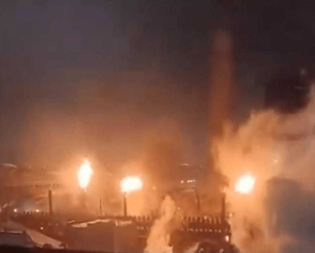 Ukraine lần đầu tập kích nhà máy của tập đoàn thép lớn nhất Nga - 1