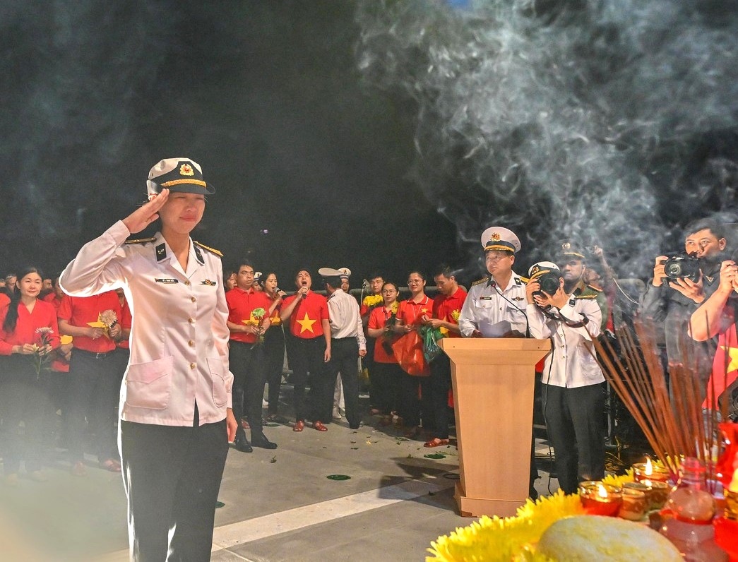 viết tiếp giấc mơ về những tấm bản đồ biển, đảo việt nam hình ảnh 1 viet tiep giac mo ve nhung tam ban do bien, dao viet nam hinh anh 1
