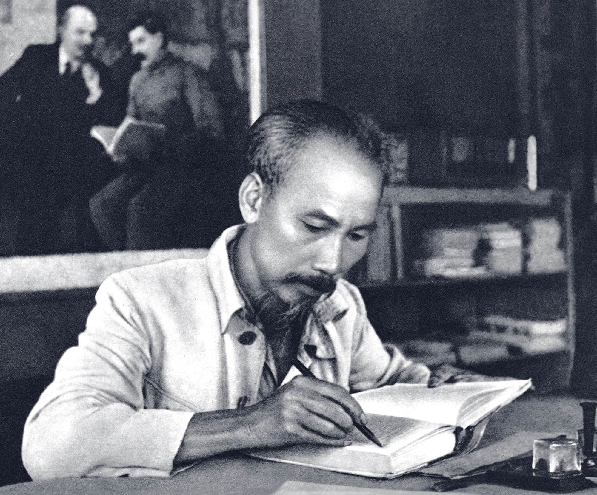 “Vượt gió ngược” và khát vọng phồn vinh- Ảnh 1. “Vượt gió ngược” và khát vọng phồn vinh- Ảnh 1.