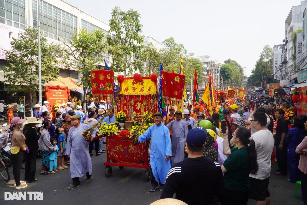 Người dân hóa trang thần tiên, diễu hành lễ nghinh thần độc đáo ở Biên Hòa - 3