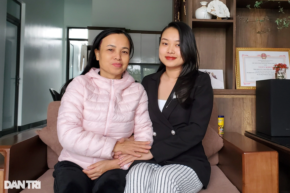 Bỏ công việc lương cao, nữ cử nhân xinh đẹp viết đơn nhập ngũ - 2 Bỏ công việc lương cao, nữ cử nhân xinh đẹp viết đơn nhập ngũ - 2