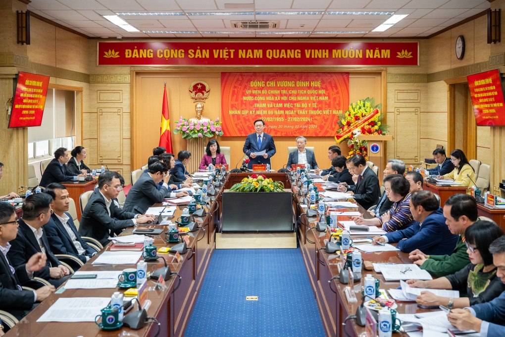 Chủ tịch Quốc hội: Đừng bao giờ bố trí giáo dục, y tế đá vị trí tiền đạo - 2 Chủ tịch Quốc hội: Đừng bao giờ bố trí giáo dục, y tế đá vị trí tiền đạo - 2