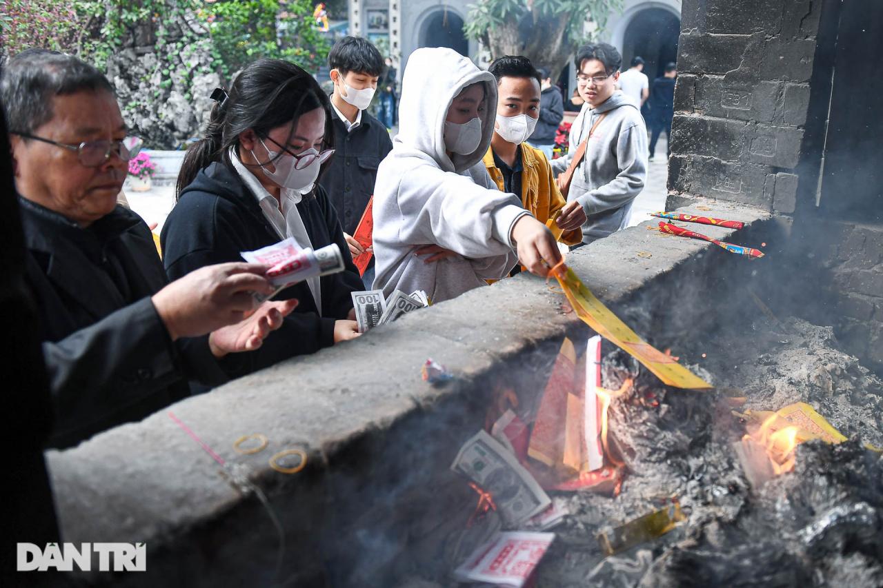 Ngôi chùa nổi tiếng Hà Nội đông kín người đến cầu duyên ngày lễ tình yêu - 7 Ngôi chùa nổi tiếng Hà Nội đông kín người đến cầu duyên ngày lễ tình yêu - 7