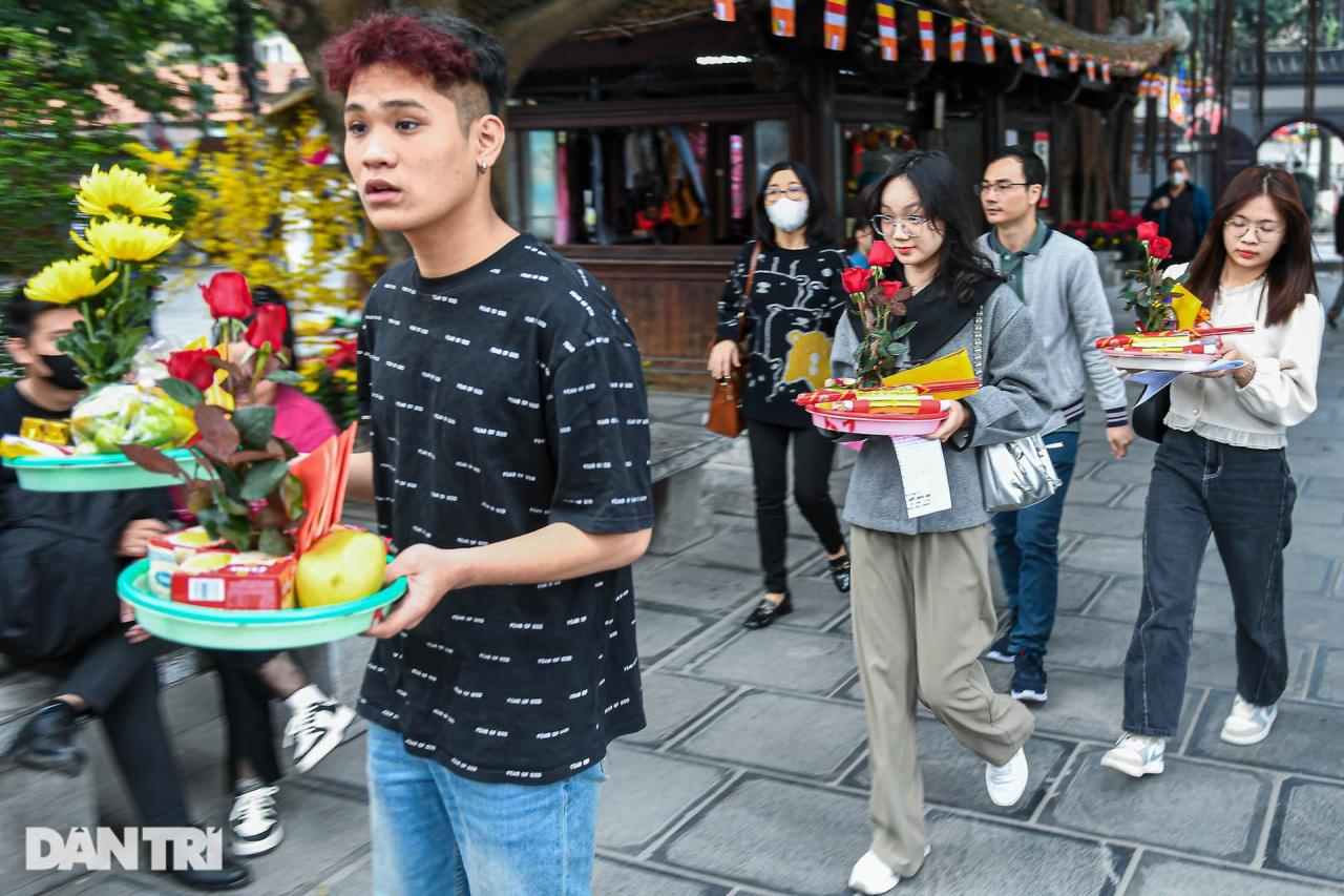 Ngôi chùa nổi tiếng Hà Nội đông kín người đến cầu duyên ngày lễ tình yêu - 4 Ngôi chùa nổi tiếng Hà Nội đông kín người đến cầu duyên ngày lễ tình yêu - 4
