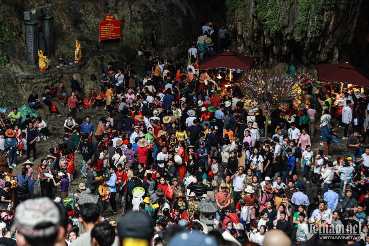 chua-huong-12-887 - Vietnam.vn chua huong 12.jpg