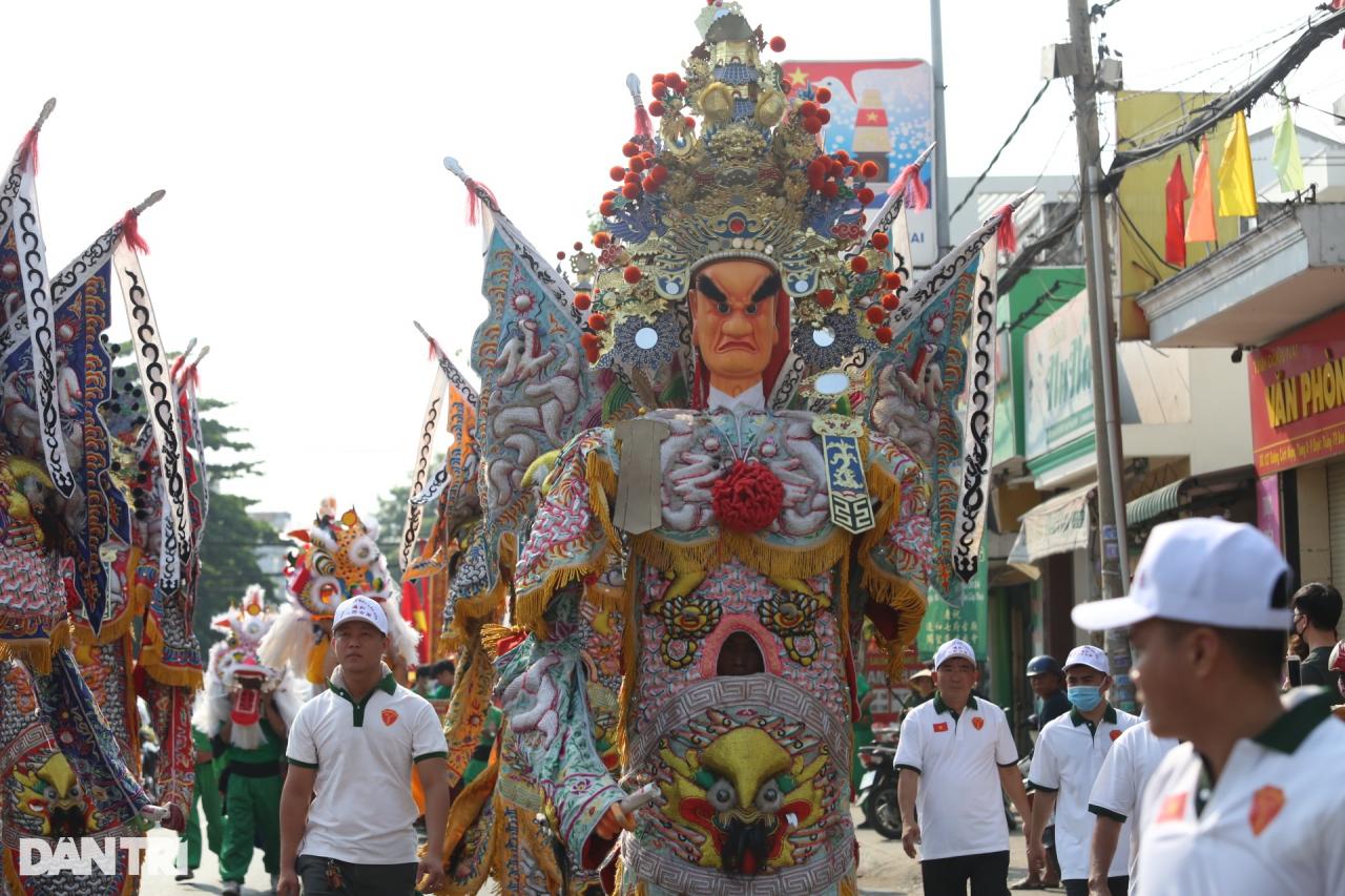 Người dân hóa trang thần tiên, diễu hành lễ nghinh thần độc đáo ở Biên Hòa - 10