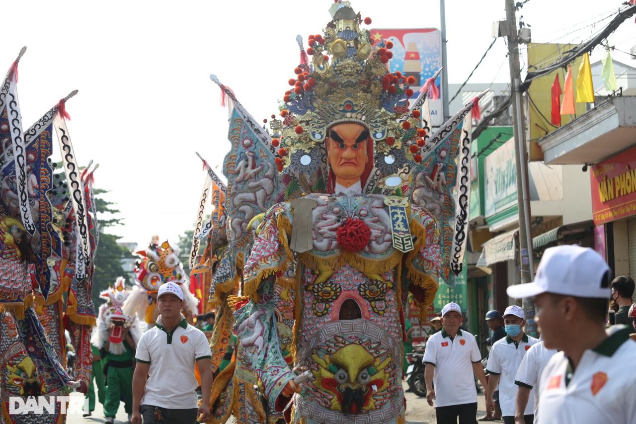 Người dân hóa trang thần tiên, diễu hành lễ nghinh thần độc đáo ở Biên Hòa - 10 Người dân hóa trang thần tiên, diễu hành lễ nghinh thần độc đáo ở Biên Hòa - 10