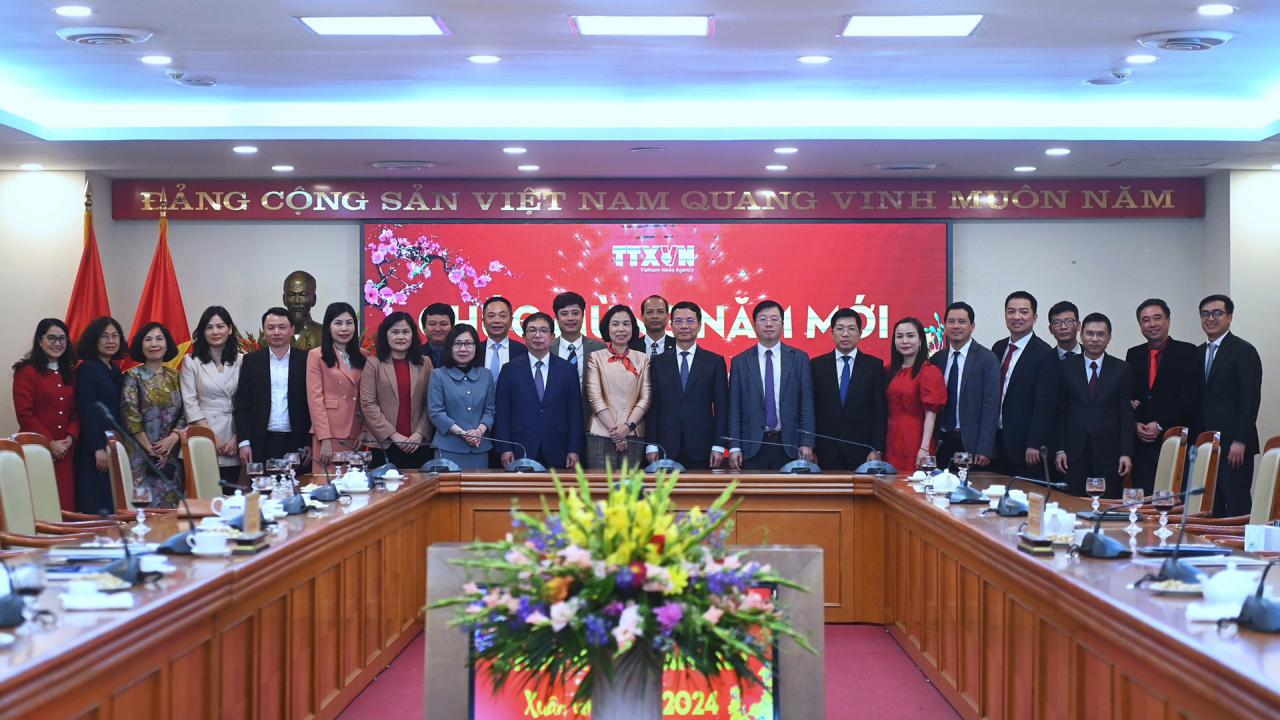 chup-anh-chung-1111 - Vietnam.vn chụp ảnh chung.jpg