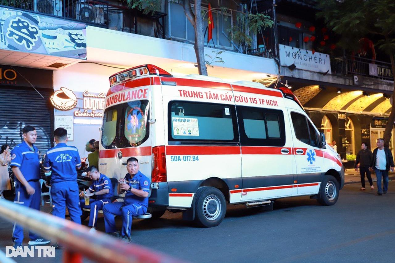 Không khí người dân cả nước hân hoan, vui đón giao thừa Tết Giáp Thìn - 6 Không khí người dân cả nước hân hoan, vui đón giao thừa Tết Giáp Thìn - 6