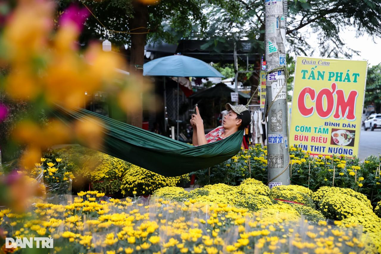 Con đường dọc kênh Tham Lương rực rỡ dịp Tết Nguyên đán - 8 Con đường dọc kênh Tham Lương rực rỡ dịp Tết Nguyên đán - 8