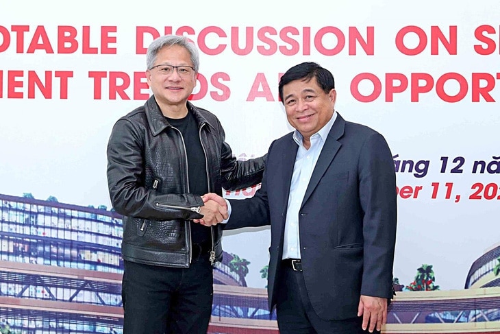 Ngành bán dẫn - cơ hội lớn cho Việt Nam- Ảnh 4. - Vietnam.vn Bộ trưởng Nguyễn Chí Dũng và ông Jensen Huang - chủ tịch Tập đoàn NVIDIA - Ảnh: MPI