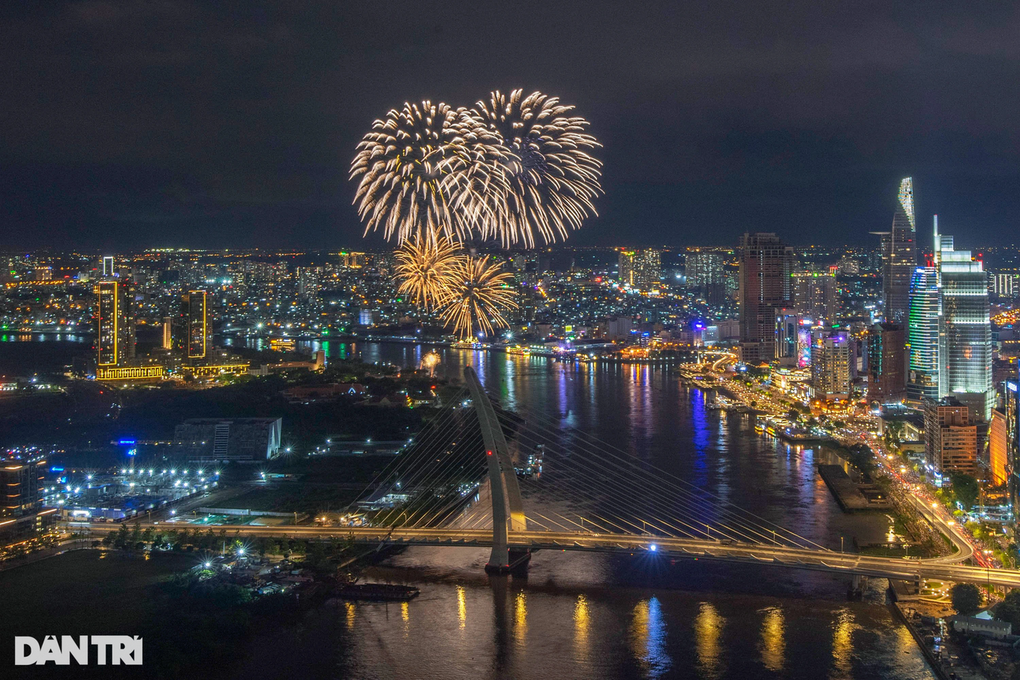 phaohoahoanggiam-1693623025551-1702980325128-5 - Vietnam.vn Không còn yếu tố bất lợi, kinh tế TPHCM có còn chậm nhịp trong quý I?