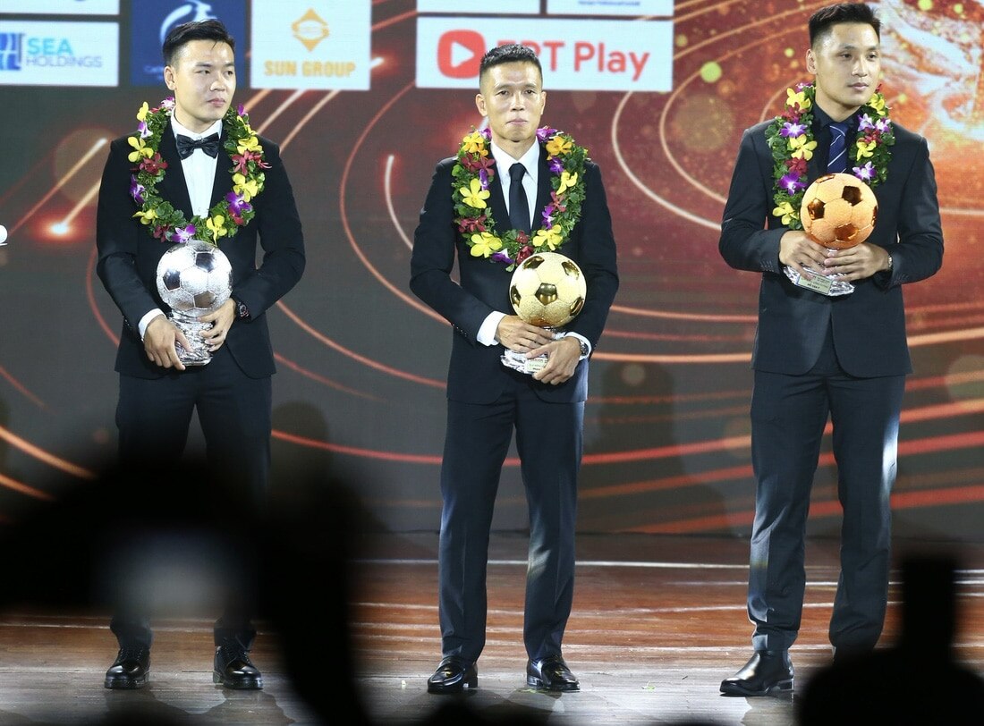 Quả bóng vàng Việt Nam 2023: Phạm Đức Hòa là Quả bóng vàng futsal- Ảnh 2. Từ trái sang: Châu Đoàn Phát, Phạm Đức Hòa và Hồ Văn Ý - Ảnh: QUANG THỊNH