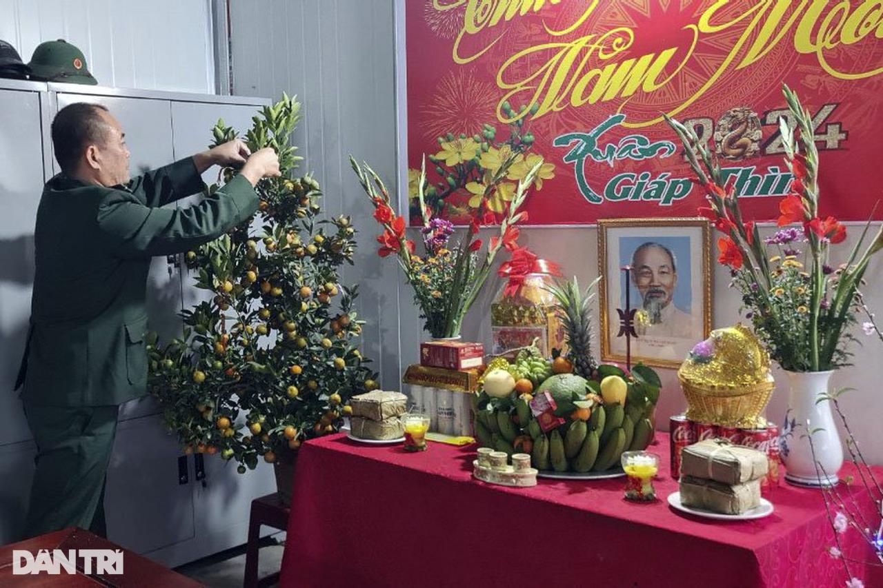 Không khí người dân cả nước hân hoan, vui đón giao thừa Tết Giáp Thìn - 14 Không khí người dân cả nước hân hoan, vui đón giao thừa Tết Giáp Thìn - 14