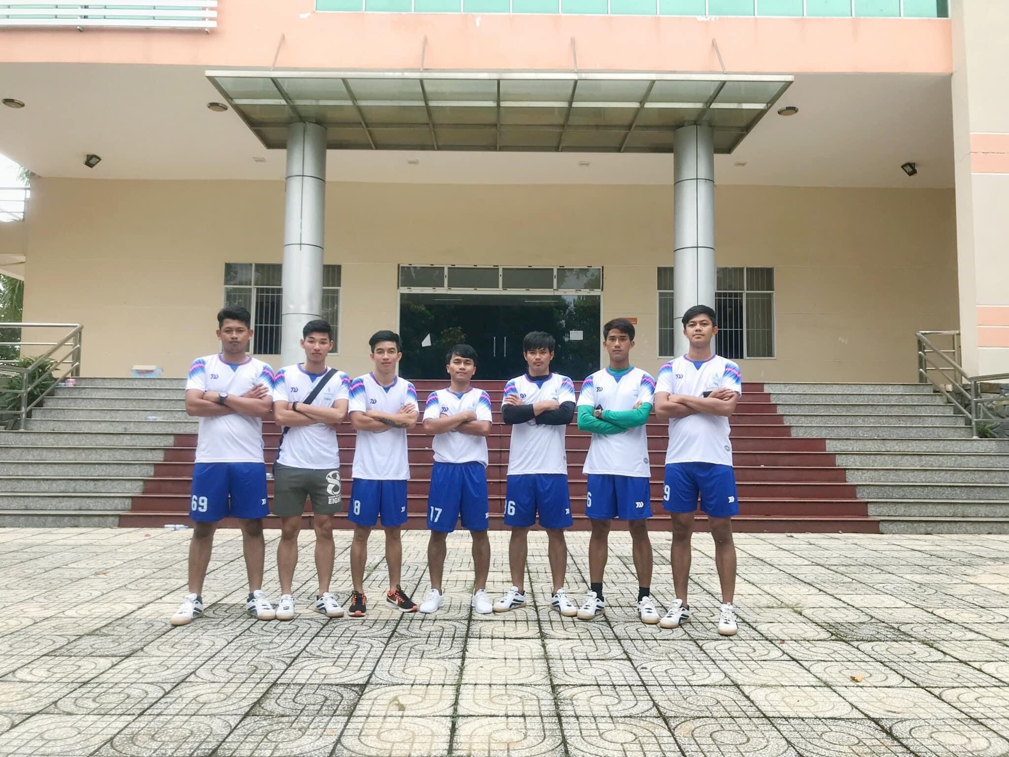 Alex trong đội tuyển thi đấu bóng chuyền của Campuchia tại Việt Nam năm 2017. (Ảnh: NVCC)