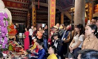Chùa Côn Sơn tấp nập khách du xuân ngày đầu năm mới