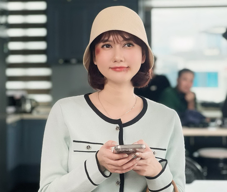 Diễn viên Hương Giang sau một cảnh quay Bên hiếu bên tình - Ảnh: FBNV Diễn viên Hương Giang sau một cảnh quay Bên hiếu bên tình - Ảnh: FBNV