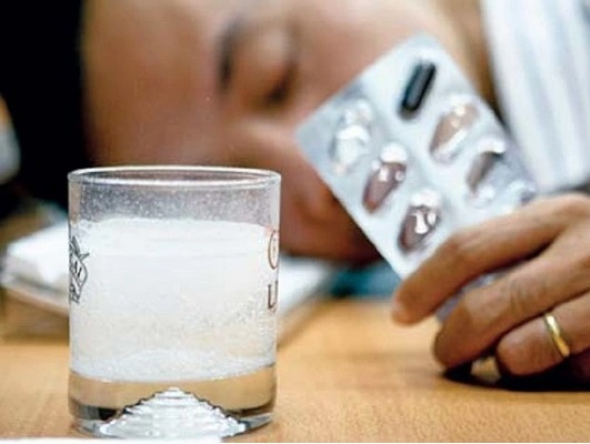 Bị đau họng, người đàn ông bị cắt gần hết dạ dày do mắc sai lầm này khi dùng thuốc - Ảnh 3. Bị đau họng, người đàn ông bị cắt gần hết dạ dày do mắc sai lầm này khi dùng thuốc - Ảnh 3.