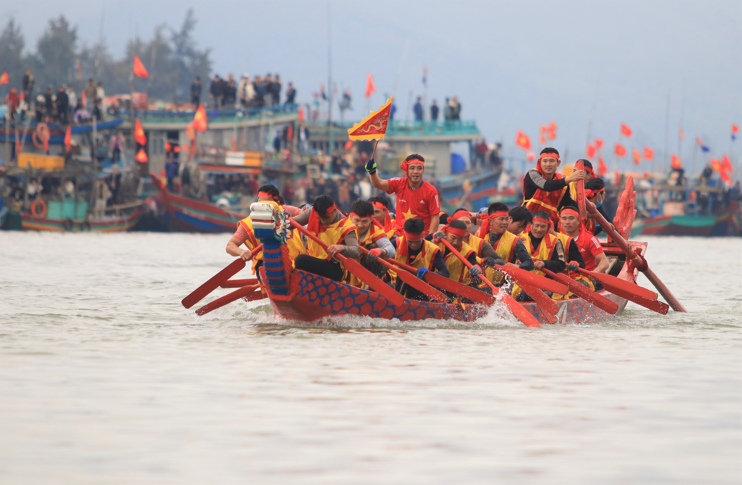 Dòng sông Mai Giang chảy qua thị xã nào của Nghệ An, có lễ hội gì mà vạn người trên bờ cổ vũ?- Ảnh 4. Dòng sông Mai Giang chảy qua thị xã nào của Nghệ An, có lễ hội gì mà vạn người trên bờ cổ vũ?- Ảnh 4.