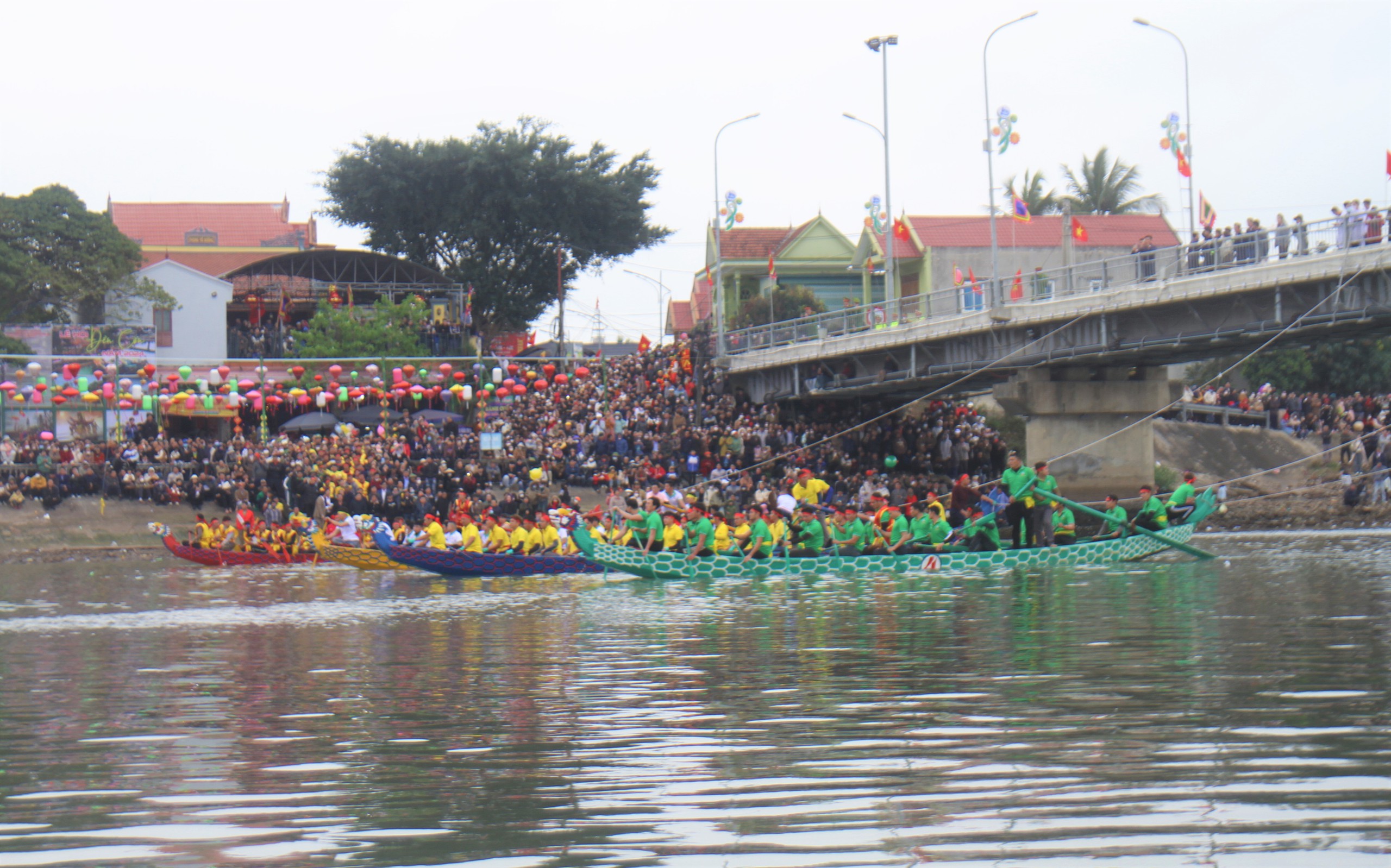 Dòng sông Mai Giang chảy qua thị xã nào của Nghệ An, có lễ hội gì mà vạn người trên bờ cổ vũ?- Ảnh 8. Dòng sông Mai Giang chảy qua thị xã nào của Nghệ An, có lễ hội gì mà vạn người trên bờ cổ vũ?- Ảnh 8.