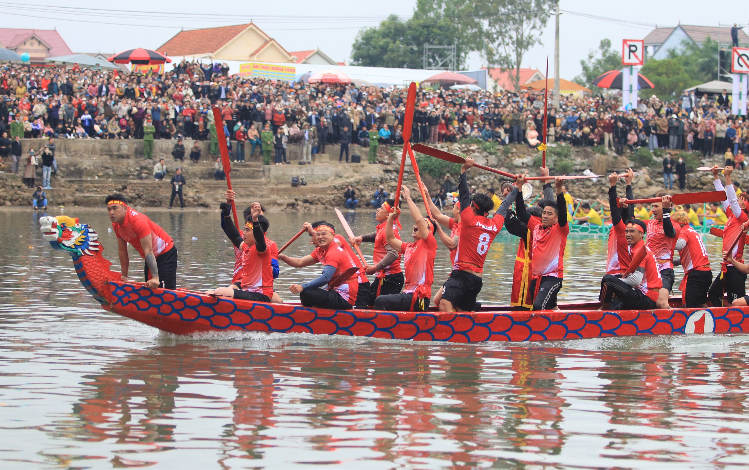 Dòng sông Mai Giang chảy qua thị xã nào của Nghệ An, có lễ hội gì mà vạn người trên bờ cổ vũ?- Ảnh 14. Dòng sông Mai Giang chảy qua thị xã nào của Nghệ An, có lễ hội gì mà vạn người trên bờ cổ vũ?- Ảnh 14.
