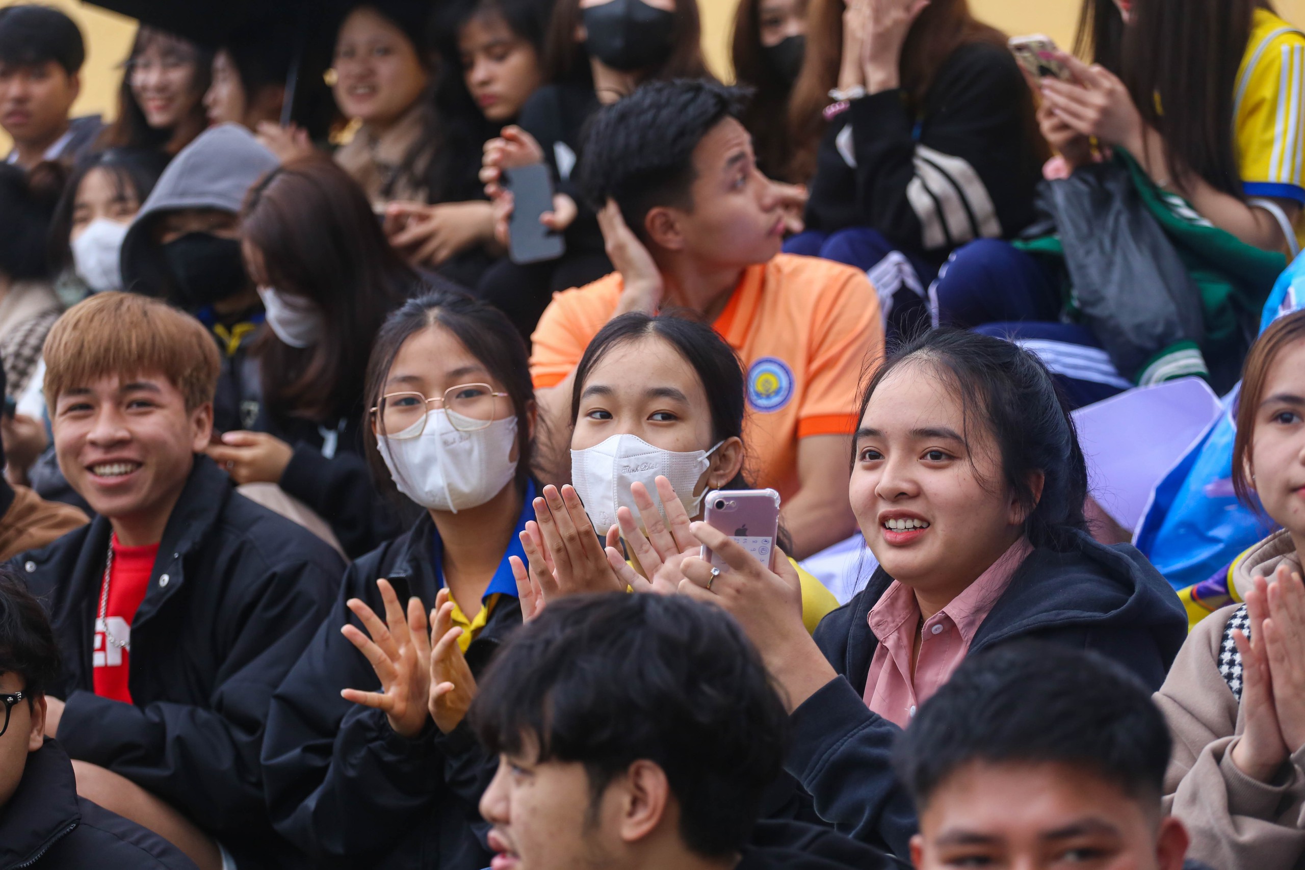 Vòng loại miền Trung: ‘Tan chảy' với những câu chuyện đáng yêu trên khán đài- Ảnh 10. Vòng loại miền Trung: ‘Tan chảy' với những câu chuyện đáng yêu trên khán đài- Ảnh 10.