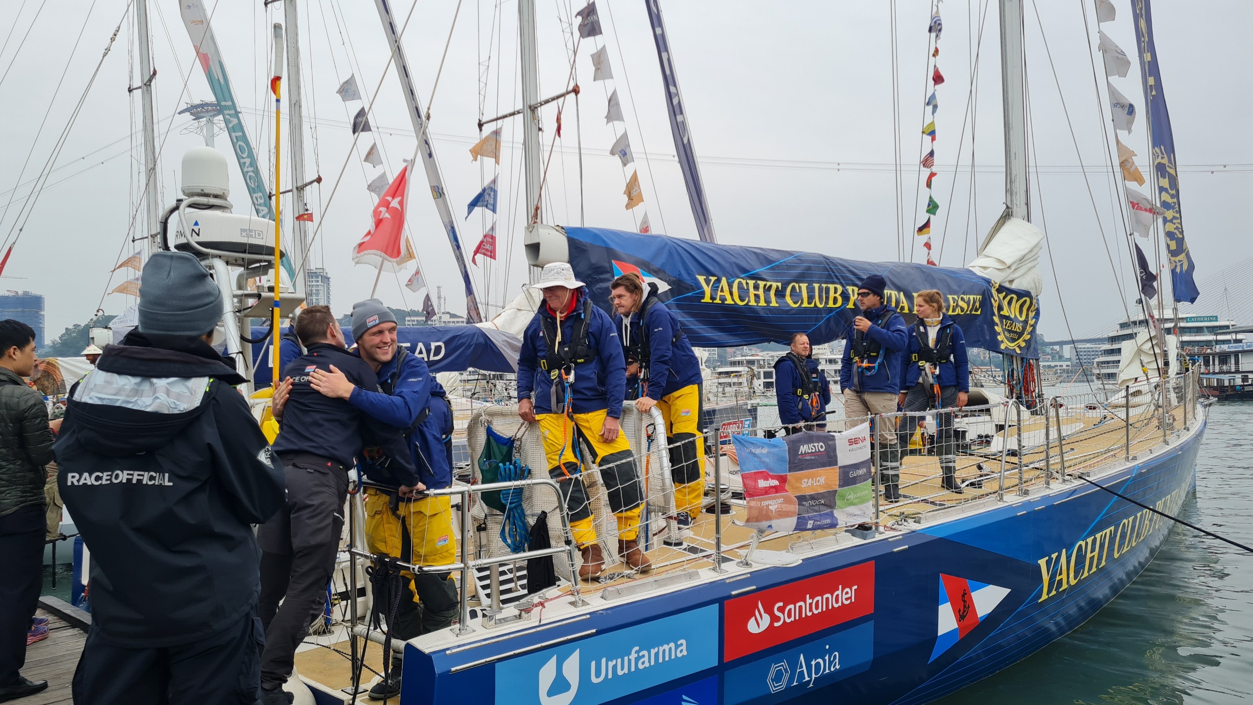 Mãn nhãn cảnh đoàn đua thuyền buồm Clipper Race diễu hành quanh vịnh Hạ Long- Ảnh 6. Mãn nhãn cảnh đoàn đua thuyền buồm Clipper Race diễu hành quanh vịnh Hạ Long- Ảnh 6.