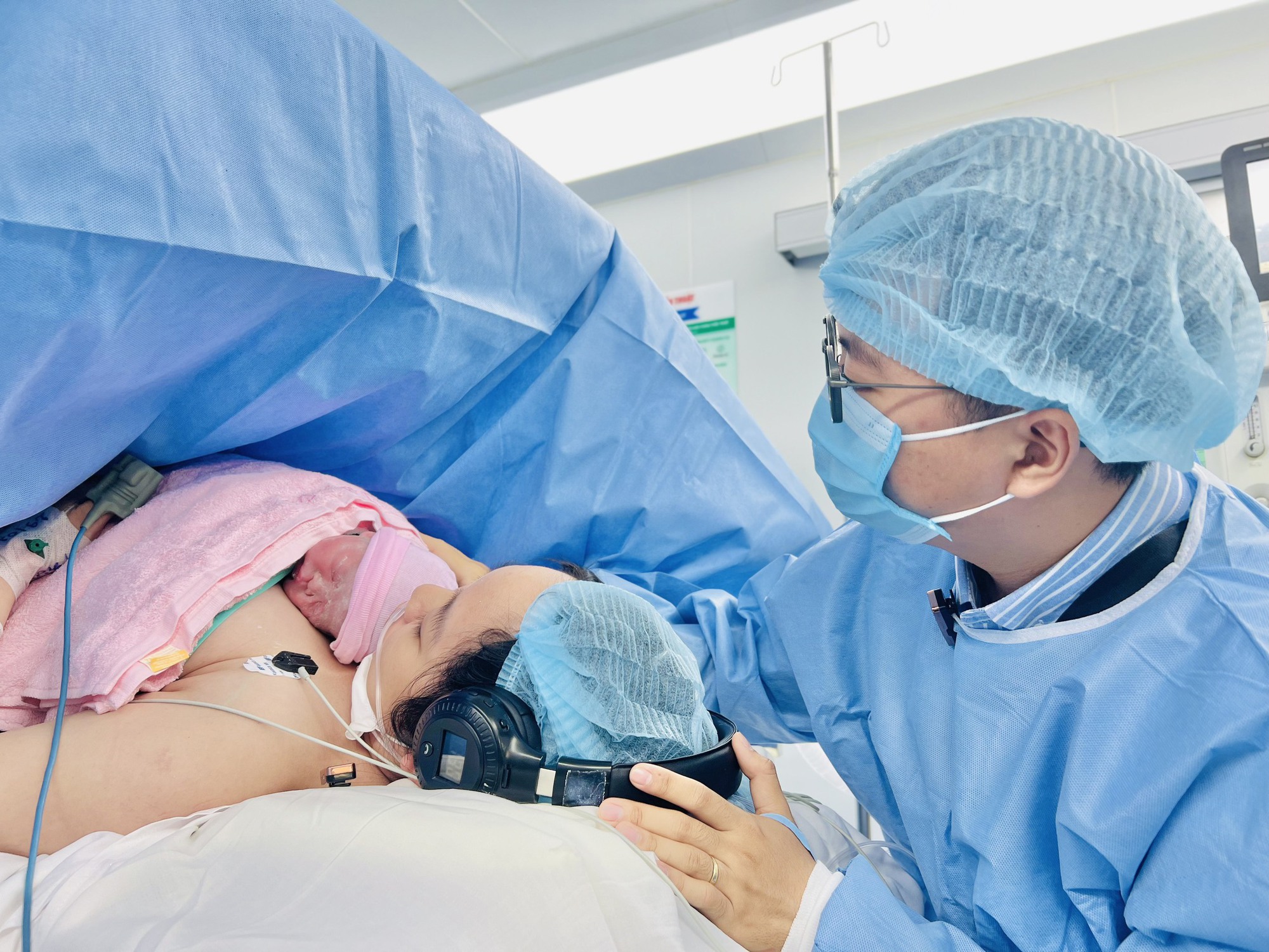 Thêm một bé gái chào đời sau khi được thông tim trong bào thai- Ảnh 4. Thêm một bé gái chào đời sau khi được thông tim trong bào thai- Ảnh 4.
