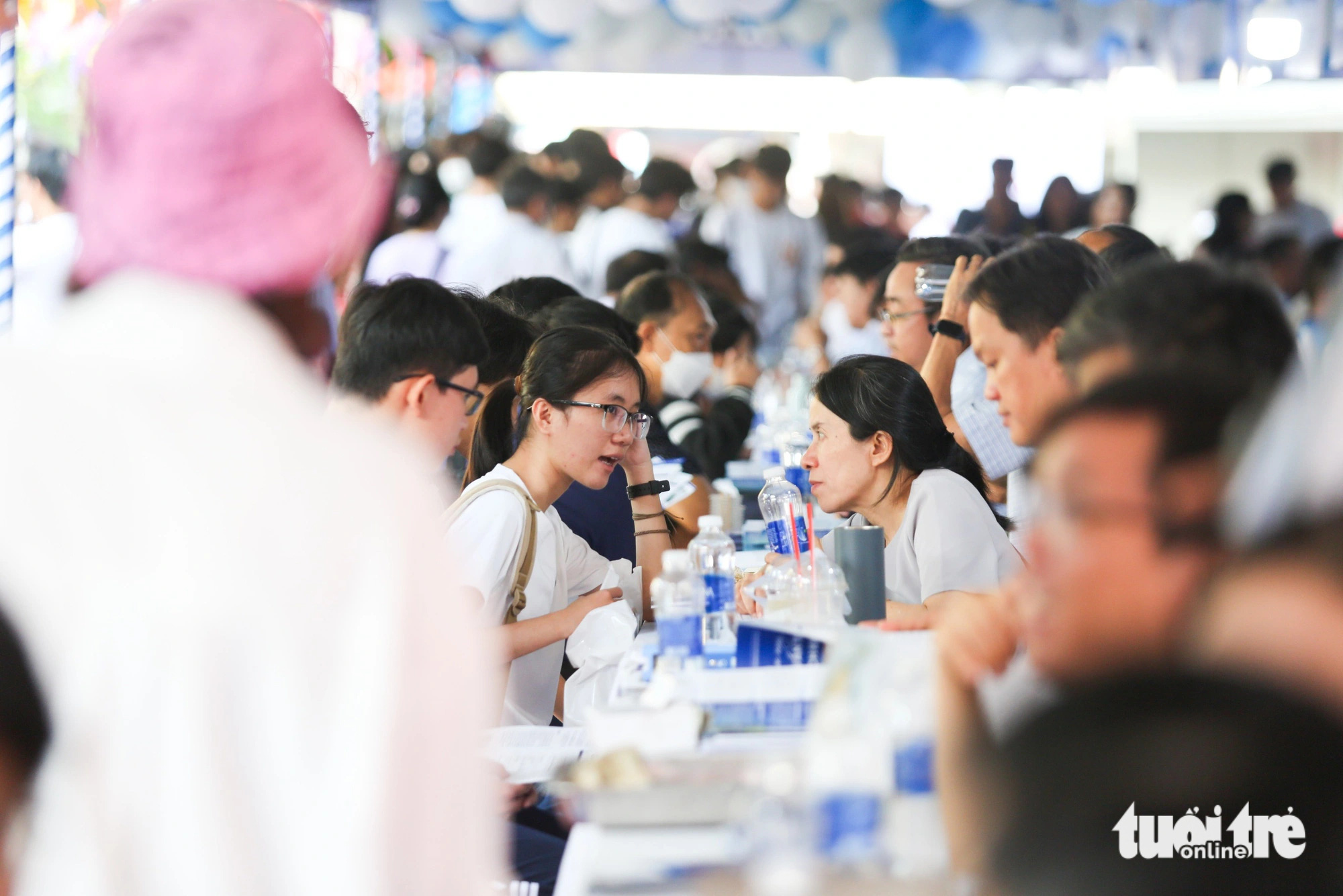 Gian tư vấn của Trường đại học Bách khoa, ĐH Quốc gia TP.HCM thu hút sự quan tâm của phụ huynh, học sinh về các nhóm ngành kỹ thuật - Ảnh: PHƯƠNG QUYÊN Gian tư vấn của Trường đại học Bách khoa, Đại học Quốc gia TP.HCM thu hút sự quan tâm của phụ huynh, học sinh về các nhóm ngành kỹ thuật - Ảnh: PHƯƠNG QUYÊN