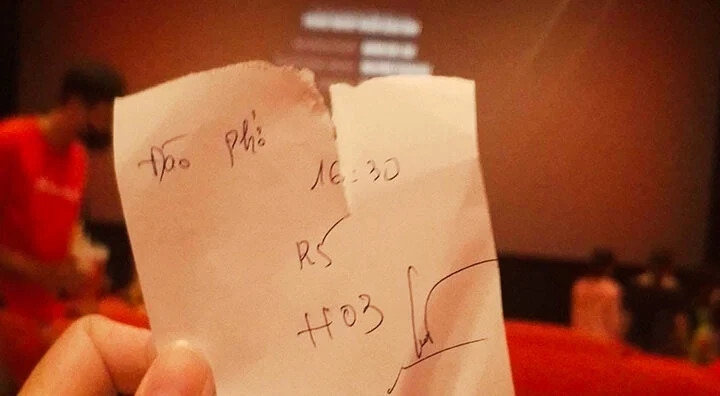 khán giả tp.hcm thất vọng vì nửa đêm vẫn không mua được vé Đào, phở và piano hình ảnh 8 khan gia tp.hcm that vong vi nua dem van khong mua duoc ve Dao, pho va piano hinh anh 8
