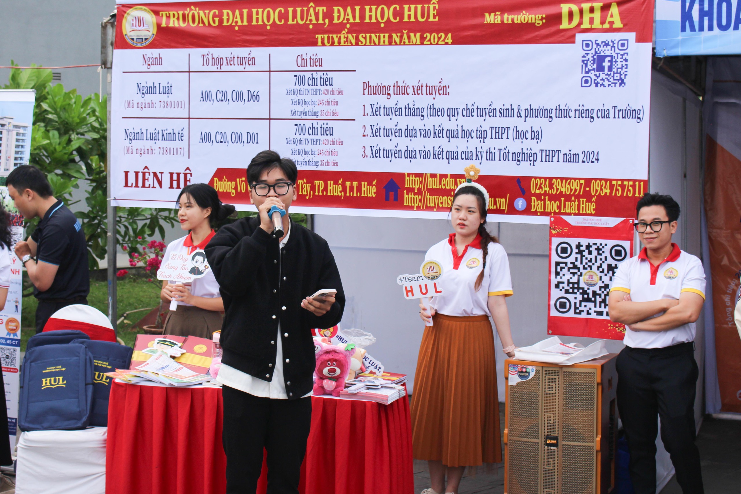 Tư vấn mùa thi: Hơn 2.000 học sinh Quảng Nam thích thú xếp hàng trải nghiệm- Ảnh 6. Tư vấn mùa thi: Hơn 2.000 học sinh Quảng Nam thích thú xếp hàng trải nghiệm- Ảnh 6.