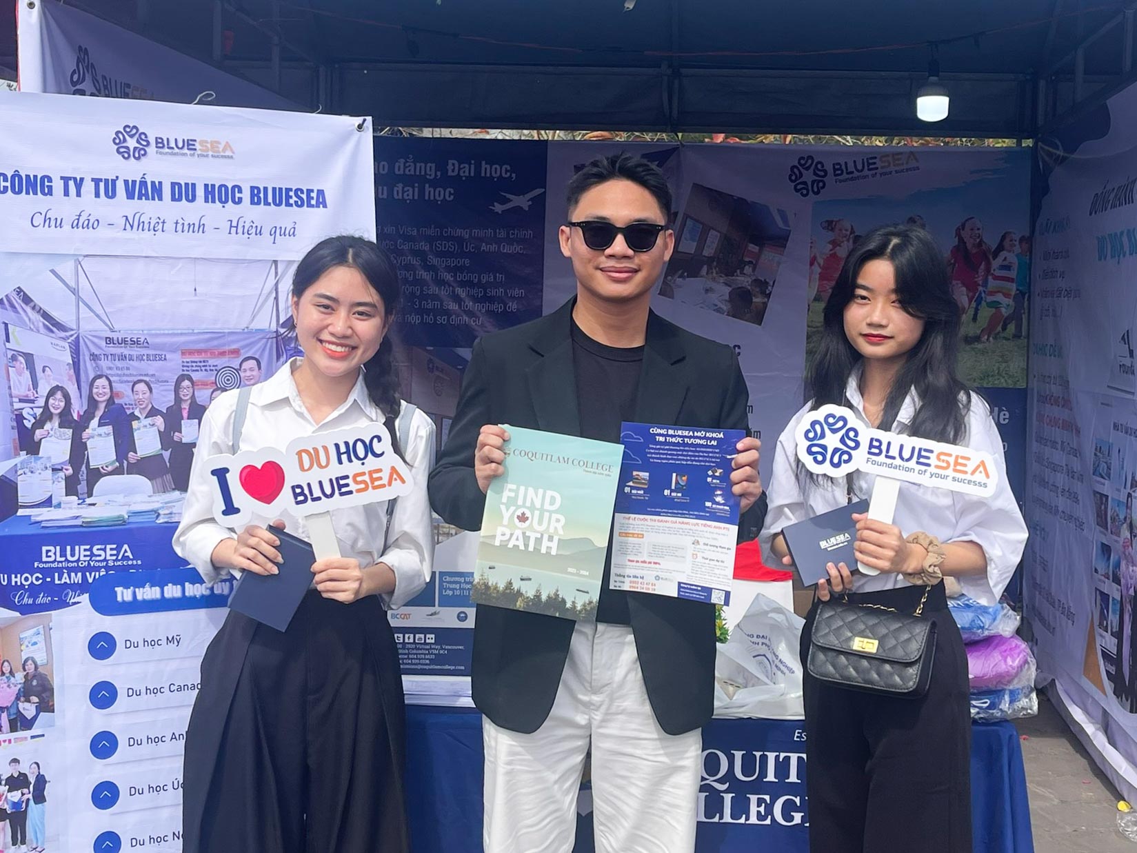 Tư vấn mùa thi: Hơn 2.000 học sinh Quảng Nam thích thú xếp hàng trải nghiệm- Ảnh 12. Tư vấn mùa thi: Hơn 2.000 học sinh Quảng Nam thích thú xếp hàng trải nghiệm- Ảnh 12.