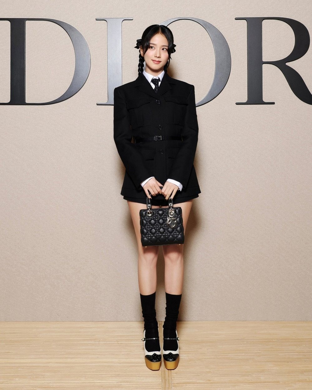 Rosé diện mốt lộ nội y, Jisoo hóa cây Dior sống gây sốt ảnh 13