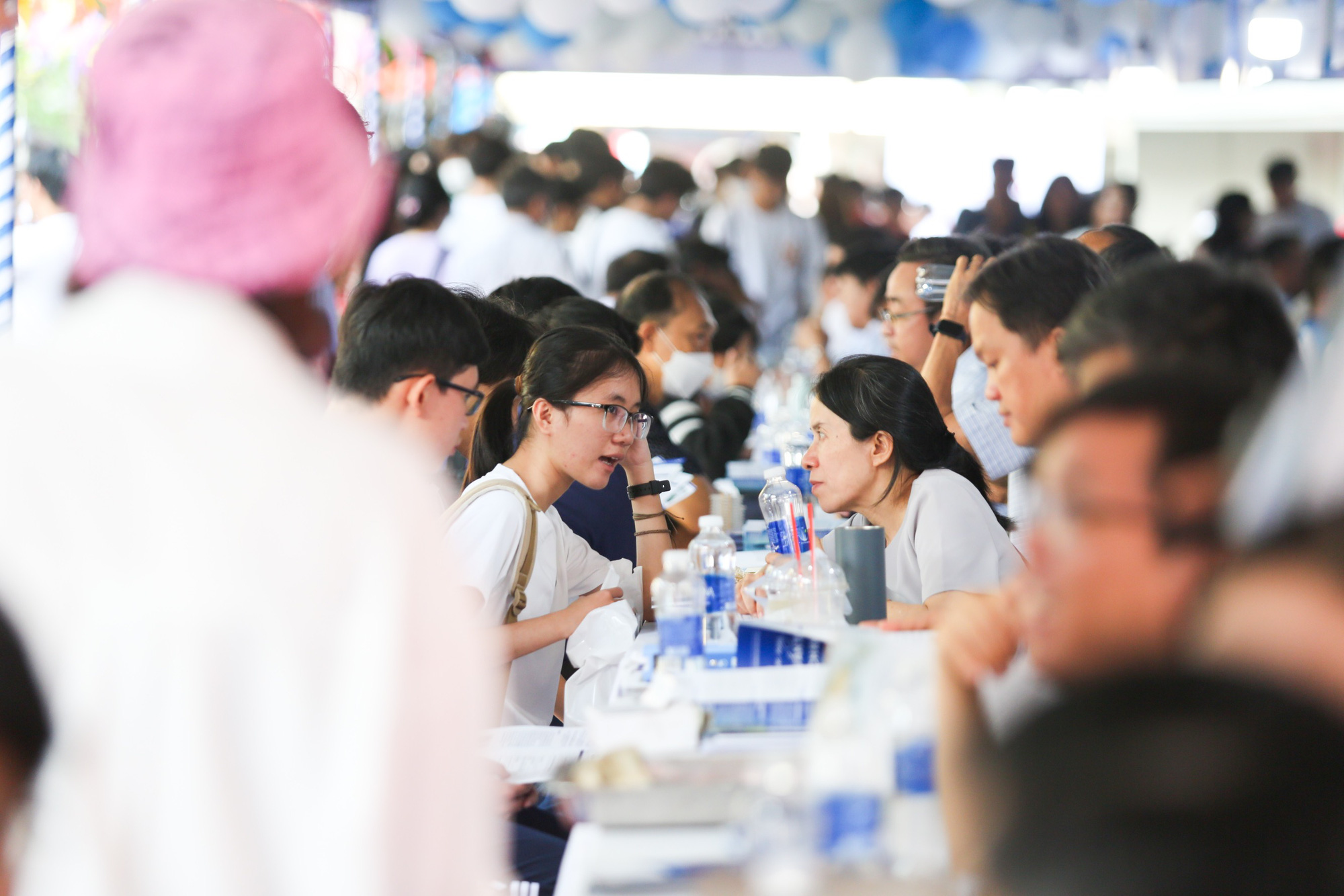 Gian tư vấn của Trường đại học Bách khoa, ĐH Quốc gia TP.HCM thu hút sự quan tâm của phụ huynh, học sinh về các nhóm ngành kỹ thuật - Ảnh: PHƯƠNG QUYÊN Gian tư vấn của Trường đại học Bách khoa, Đại học Quốc gia TP.HCM thu hút sự quan tâm của phụ huynh, học sinh về các nhóm ngành kỹ thuật - Ảnh: PHƯƠNG QUYÊN