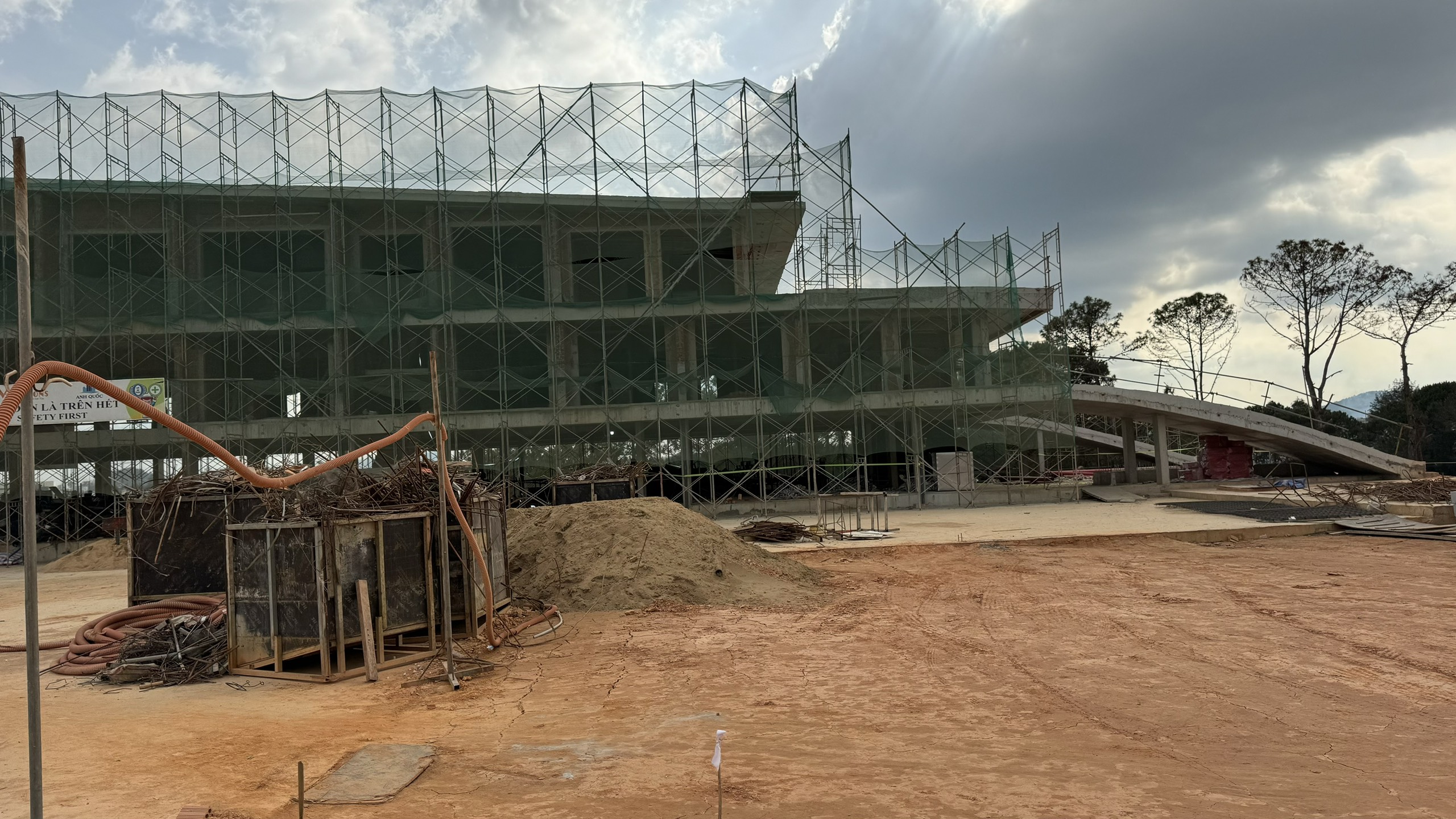 Sẽ cấp phép xây dựng tòa nhà trong Đồi Cù Đà Lạt nếu được chuyển mục đích đất- Ảnh 3. Sẽ cấp phép xây dựng tòa nhà trong Đồi Cù Đà Lạt nếu được chuyển mục đích đất- Ảnh 3.