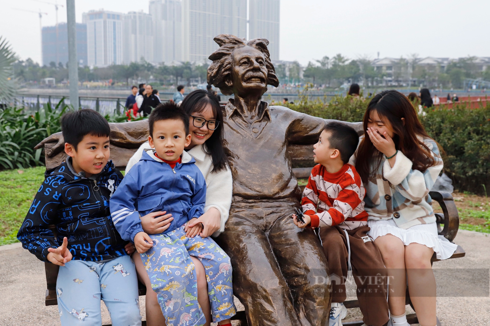 Tượng Albert Einstein hết Tượng Albert Einstein hết