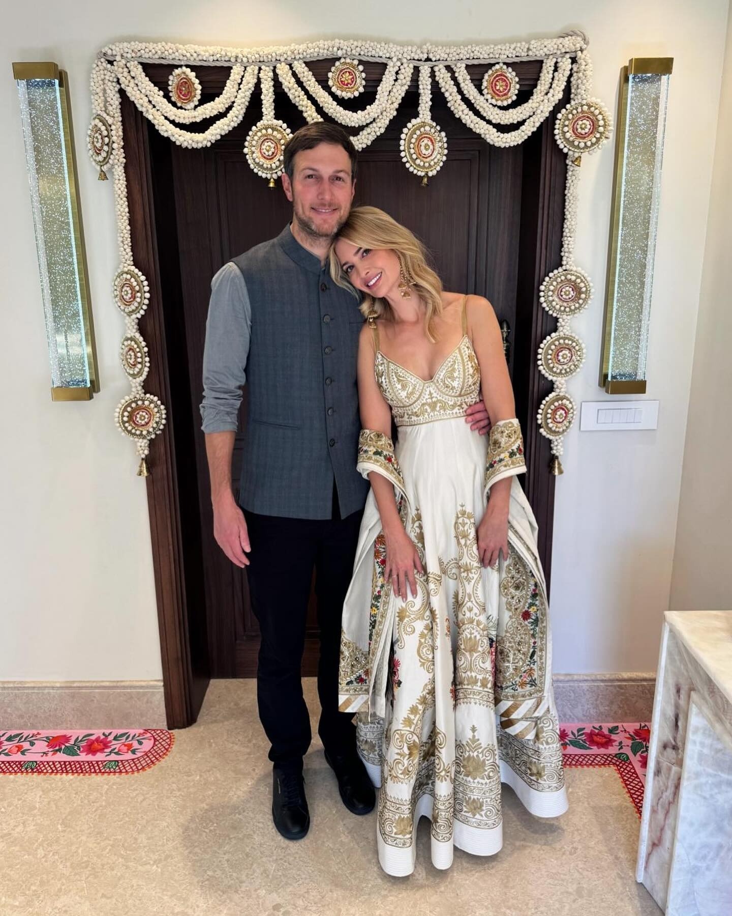 Ivanka Trump đẹp lộng lẫy, gợi cảm ở tiệc của gia đình tỷ phú giàu nhất châu Á- Ảnh 9. Ivanka Trump đẹp lộng lẫy, gợi cảm ở tiệc của gia đình tỷ phú giàu nhất châu Á- Ảnh 9.