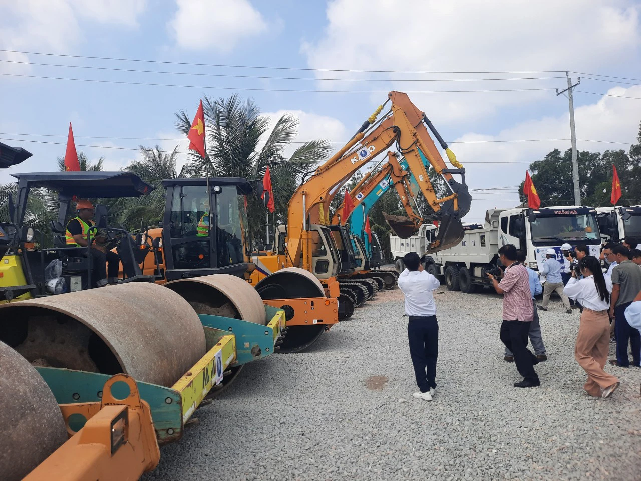 Khởi công đường Hồ Chí Minh qua Kiên Giang, Bạc Liêu: Động lực mới cho đất Chín Rồng- Ảnh 2. Khởi công đường Hồ Chí Minh qua Kiên Giang, Bạc Liêu: Động lực mới cho đất Chín Rồng- Ảnh 2.