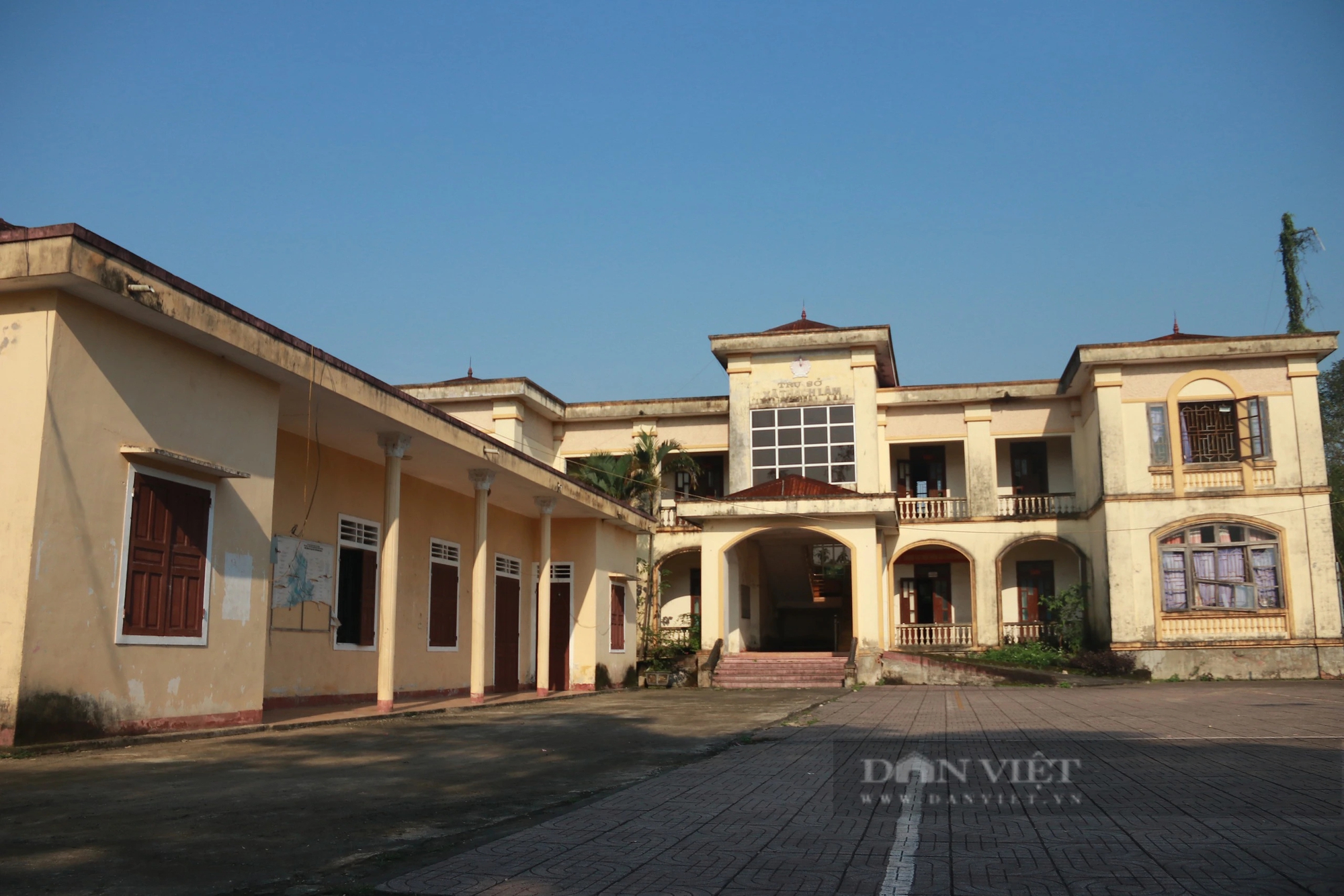 Nhiều trụ sở, trường học khang trang giá trị hàng tỷ đồng bỏ hoang, thành nơi chăn thả trâu bò ở Hà Tĩnh- Ảnh 5. Nhiều trụ sở, trường học khang trang giá trị hàng tỷ đồng bỏ hoang, thành nơi chăn thả trâu bò ở Hà Tĩnh- Ảnh 5.