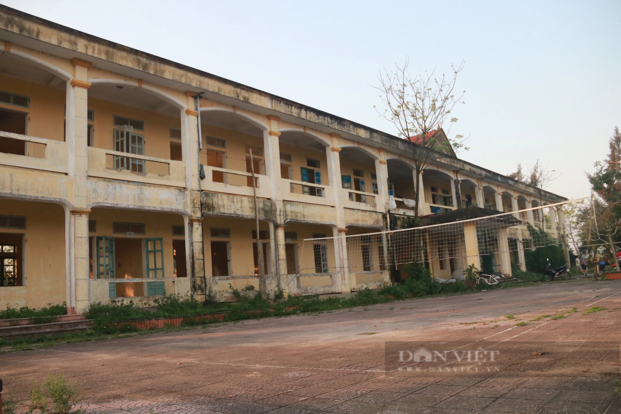 Nhiều trụ sở, trường học khang trang giá trị hàng tỷ đồng bỏ hoang, thành nơi chăn thả trâu bò ở Hà Tĩnh- Ảnh 9. Nhiều trụ sở, trường học khang trang giá trị hàng tỷ đồng bỏ hoang, thành nơi chăn thả trâu bò ở Hà Tĩnh- Ảnh 9.