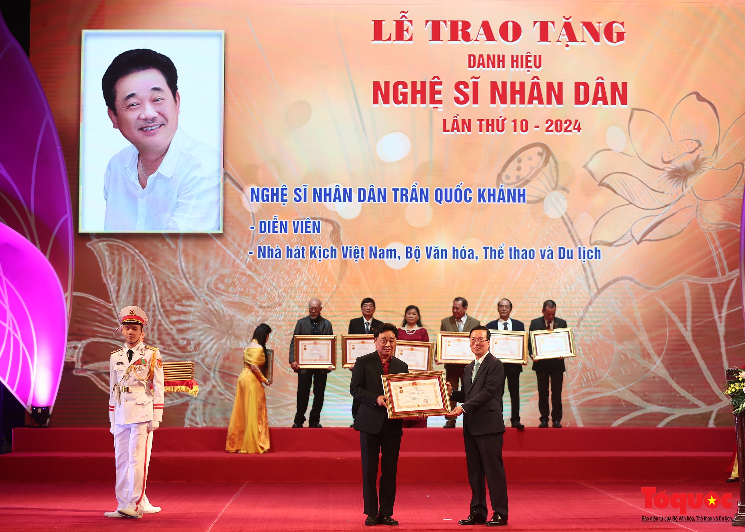 Toàn cảnh Lễ trao tặng danh hiệu Nghệ sĩ Nhân dân, Nghệ sĩ Ưu tú lần thứ 10 - Ảnh 8. Toàn cảnh Lễ trao tặng danh hiệu Nghệ sĩ Nhân dân, Nghệ sĩ Ưu tú lần thứ 10 - Ảnh 8.