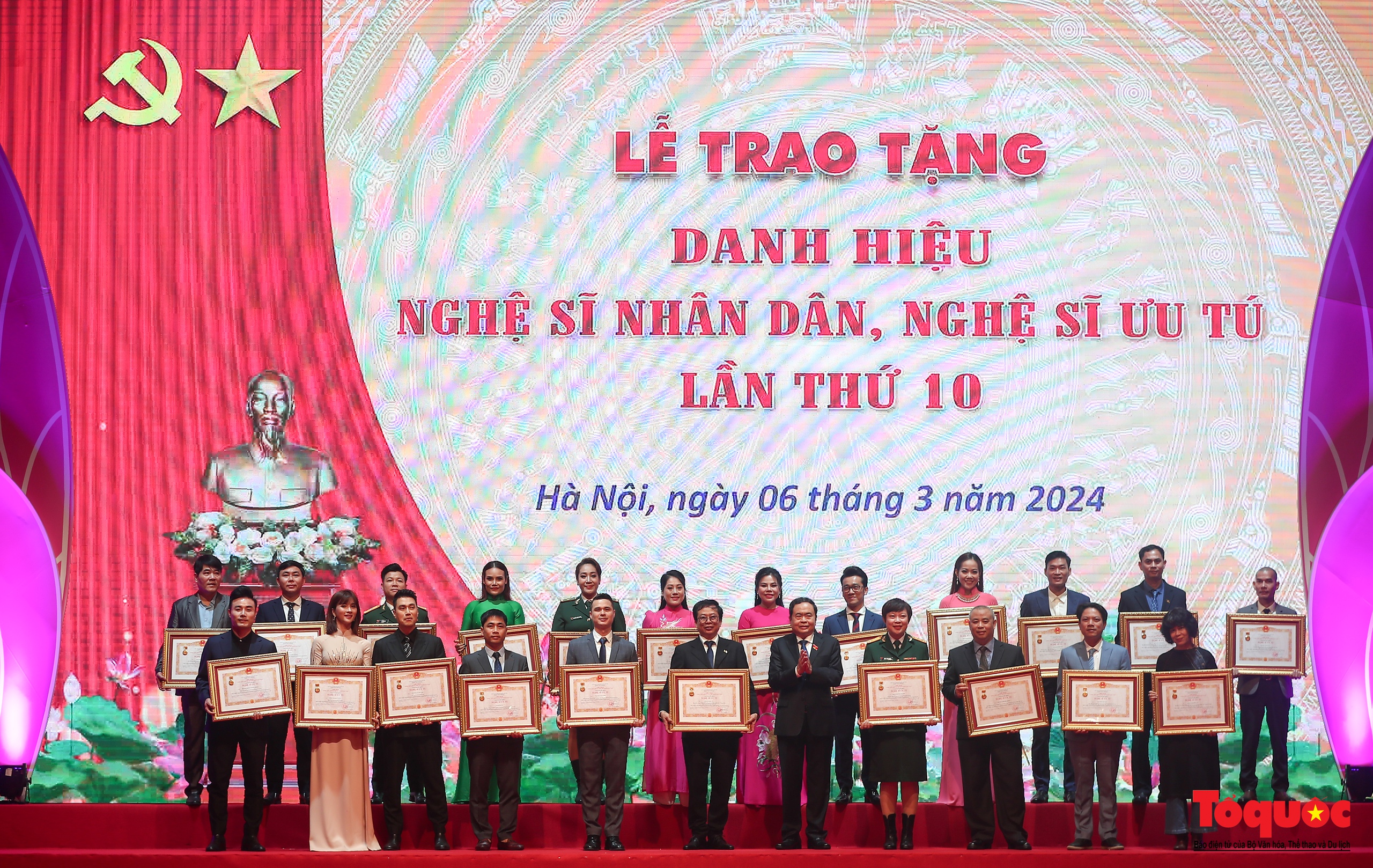 Toàn cảnh Lễ trao tặng danh hiệu Nghệ sĩ Nhân dân, Nghệ sĩ Ưu tú lần thứ 10 - Ảnh 15. Toàn cảnh Lễ trao tặng danh hiệu Nghệ sĩ Nhân dân, Nghệ sĩ Ưu tú lần thứ 10 - Ảnh 15.